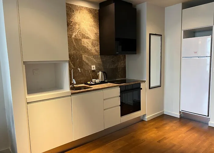 Huzurlu Ve Sirin * Istanbul